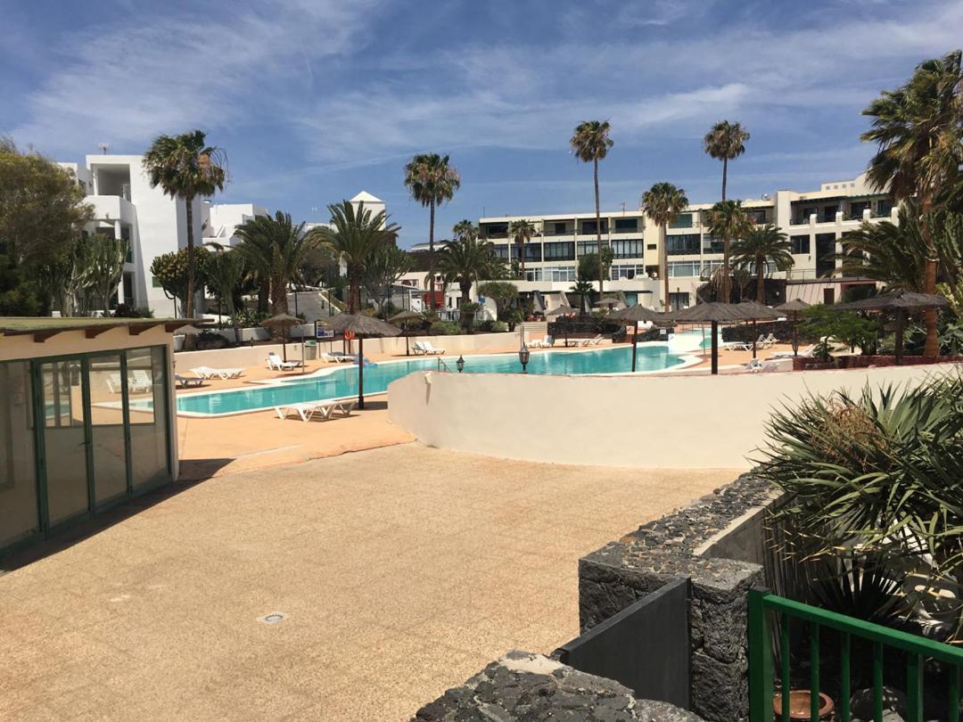 Bungalow Goa Pool View, Playa Roca Residence Sea Front Access - Free Ac - Wifi Costa Teguise Exterior photo