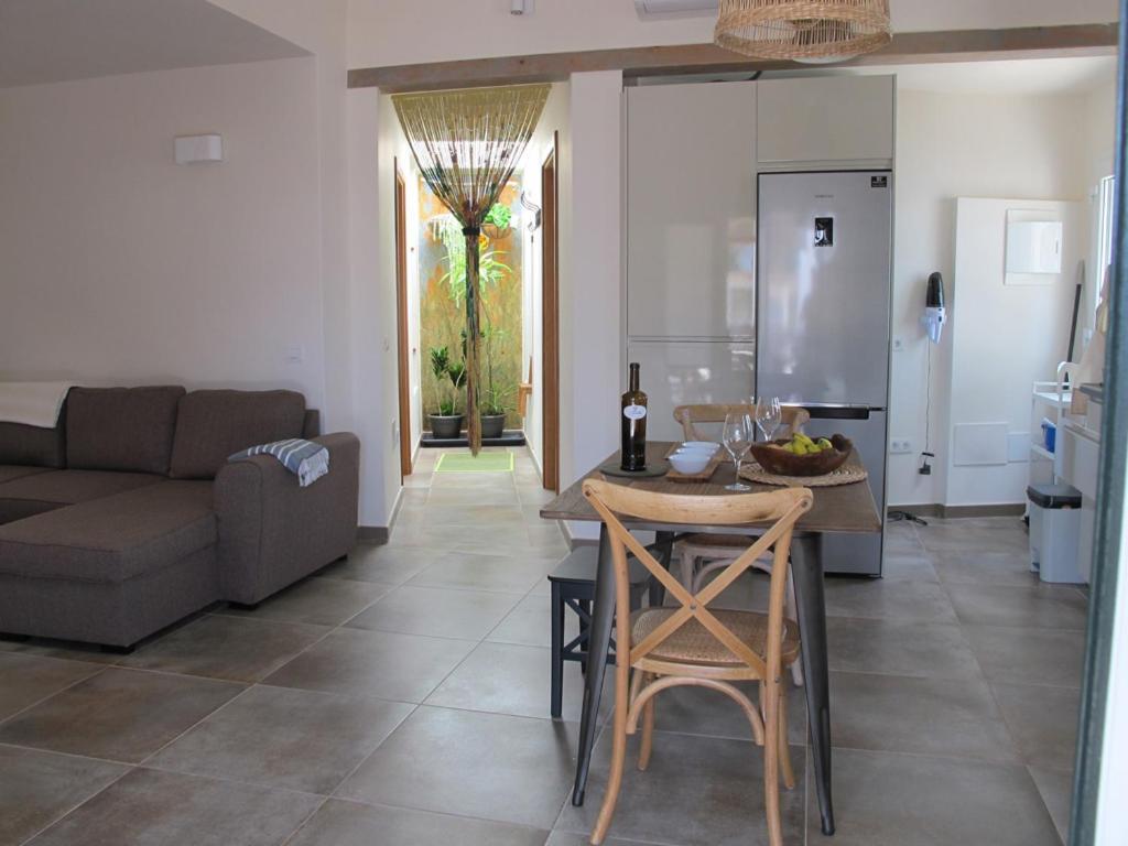 Bungalow Goa Pool View, Playa Roca Residence Sea Front Access - Free Ac - Wifi Costa Teguise Exterior photo