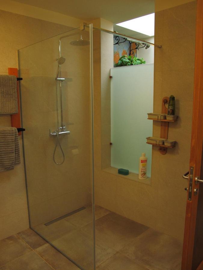 Bungalow Goa Pool View, Playa Roca Residence Sea Front Access - Free Ac - Wifi Costa Teguise Exterior photo