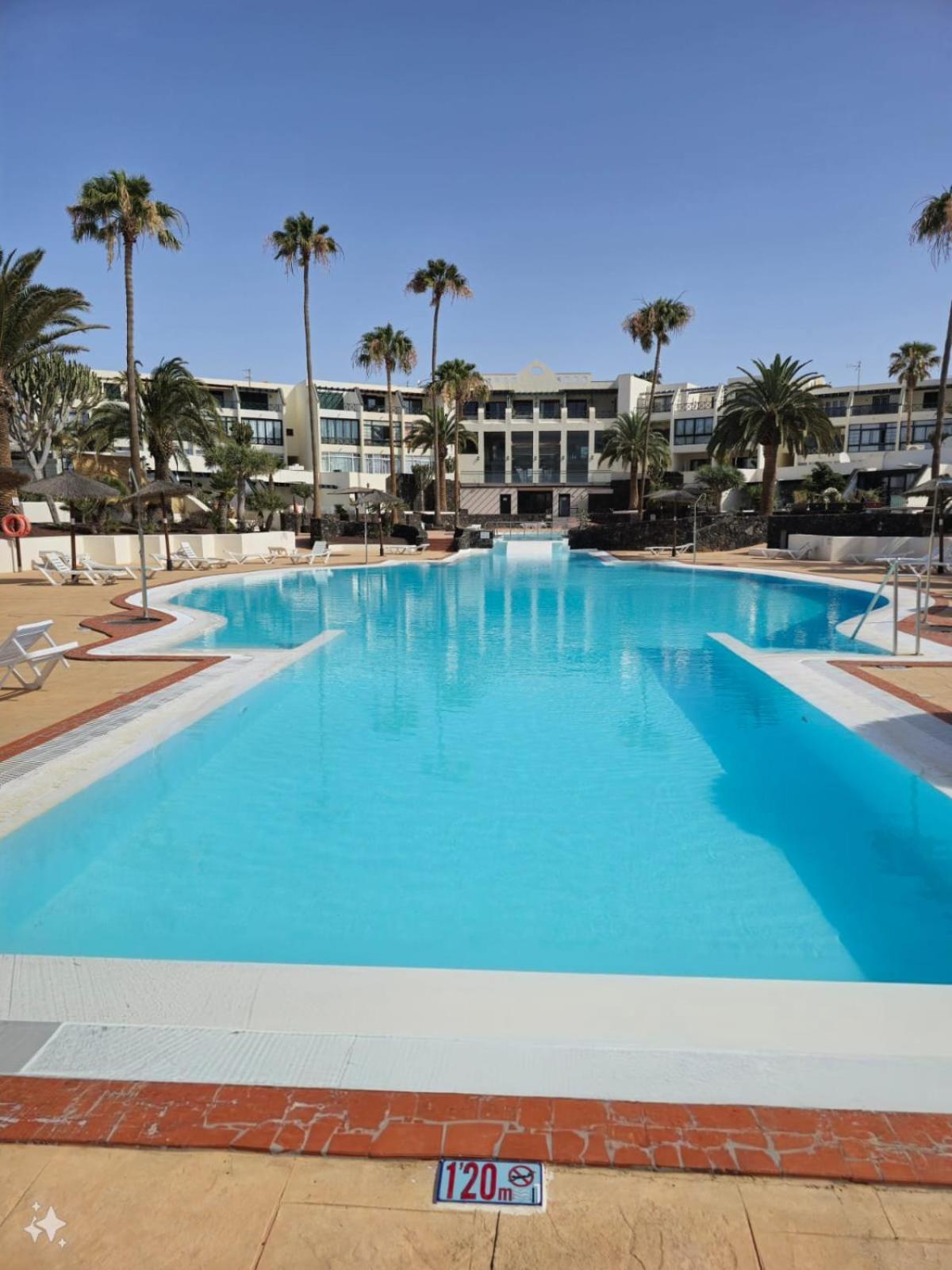 Bungalow Goa Pool View, Playa Roca Residence Sea Front Access - Free Ac - Wifi Costa Teguise Exterior photo